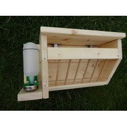 Seník závěsný s napáječkou