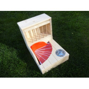 Seník s miskou a prostorem pro rohové WC