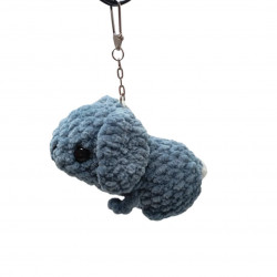 Háčkovaný králíček-přívěsek šedý